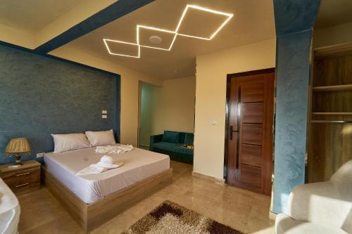 Postel nebo postele na pokoji v ubytování New Gardenia Pyramids Hotel