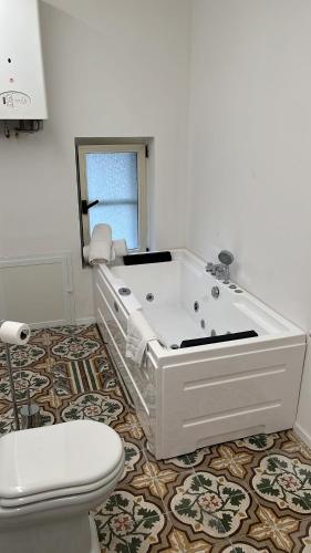 Koupelna v ubytování Rosarias Rooms