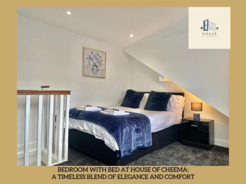 - une chambre avec un lit à la maison de Cherenaminsetts dans l'établissement Brand New 2 Story Flat Fit for Locum & Contractors, à Leeds