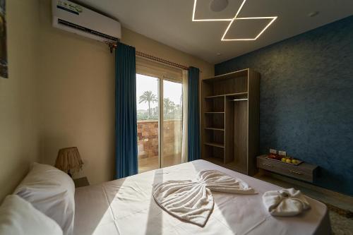 Postel nebo postele na pokoji v ubytování New Gardenia Pyramids Hotel