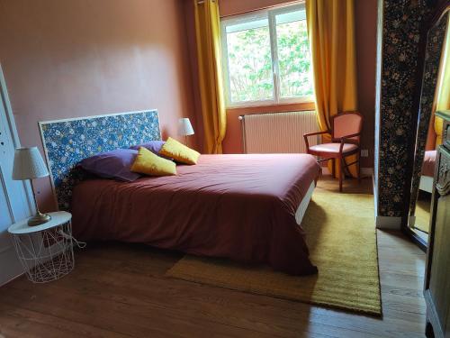 a bedroom with a bed and a window at Le gîte de la tortue in Bayeux