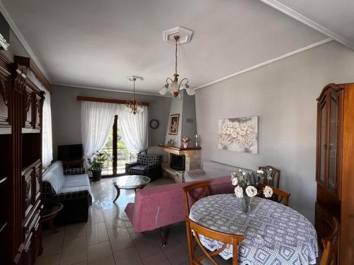 Gallery image of Soula's sunshine big Apartment in Néa Karváli