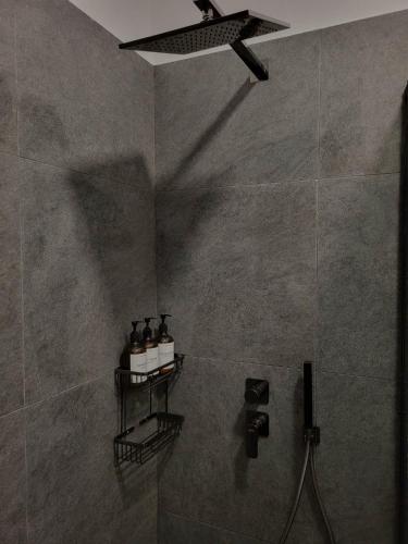 a bathroom with a shower with a ceiling at Casa Nostra Maisonette in Oítilon
