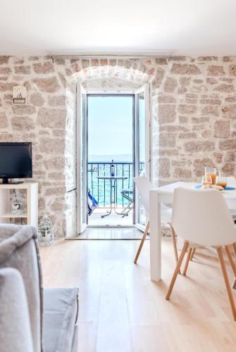 Seaside Apartments Bol