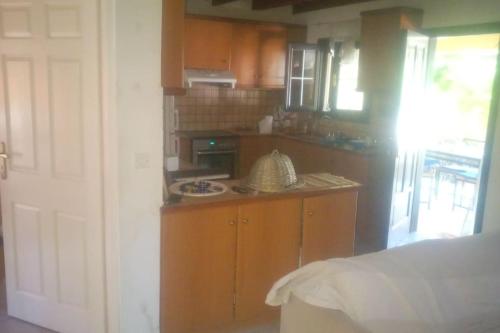 Η κουζίνα ή μικρή κουζίνα στο House in Vrontados Chios