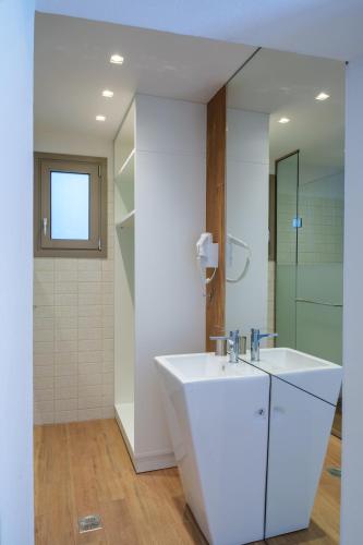 Foto Notos Boutique Apartments 3 with Private Jacuzzi 3