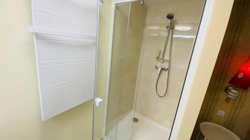 a bathroom with a shower with a glass door at F2 NEUF & CALME 15 min Disneyland, 25 min Paris in Thorigny-sur-Marne
