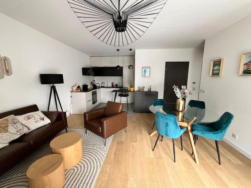 La Scène du Lac - Au bord du Lac avec Garage