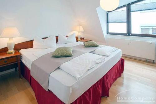 Ένα ή περισσότερα κρεβάτια σε δωμάτιο στο Apartment in der Strohsackpassage - Zentrum HBF Oper