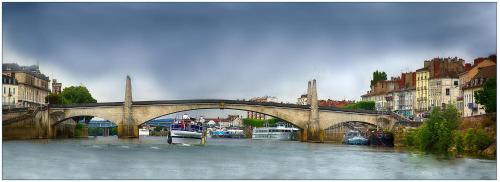 a bridge over a river in a city with buildings at App cosi Ile Saint Laurent Chalon Sur Saone in Chalon-sur-Saône