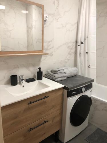 Fotografie z fotogalerie ubytování Superbe Appartement tout équipé, Coins cosy à Metz gare, 50M2, Parking privé, Balcon, 2p v destinaci Metz
