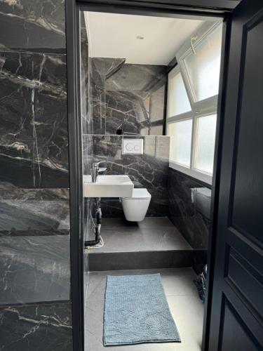 Photo de la galerie de l'établissement appartement jacuzzi, au Havre