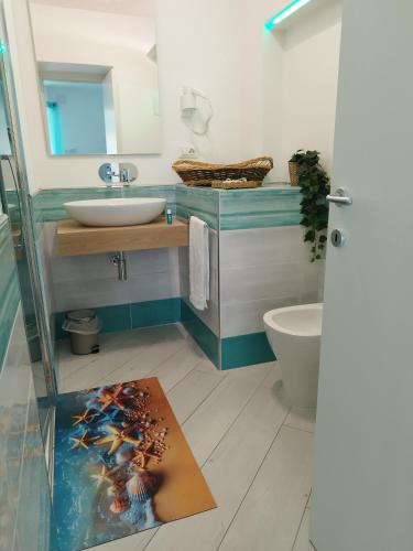 Un baño de SoleMare Rooms "Smeraldo"