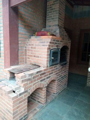 Kemudahan BBQ tersedia untuk tetamu di rumah percutian