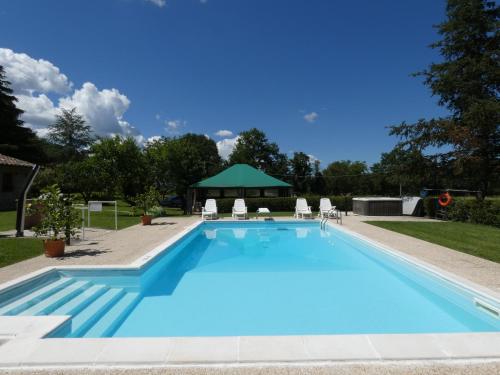 a swimming pool with a gazebo in a yard at Scappo in Umbria, Casale Piccino in Collicello