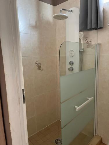 a shower with a glass door in a bathroom at Studio cosy avec piscine dans une villa in Saint-Denis