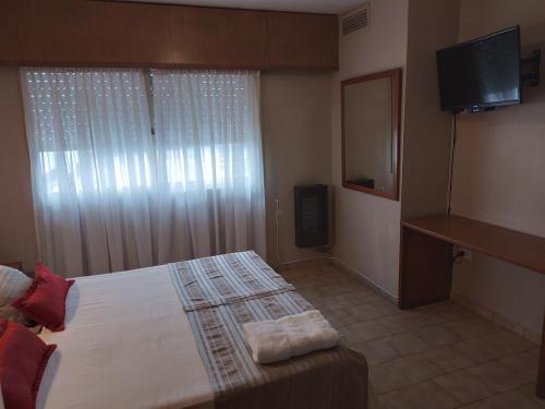 Una cama o camas en una habitación de Camino Real Hotel