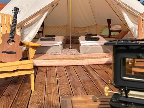 Galeriebild der Unterkunft Farma Bláto - Apartmány Sýpka a glamping in Uhlířské Janovice