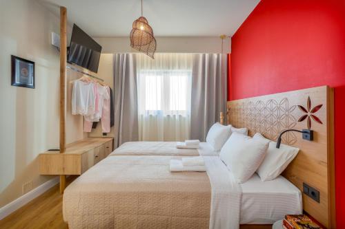 En eller flere senge i et værelse på Driades Luxury Apartments by Estia