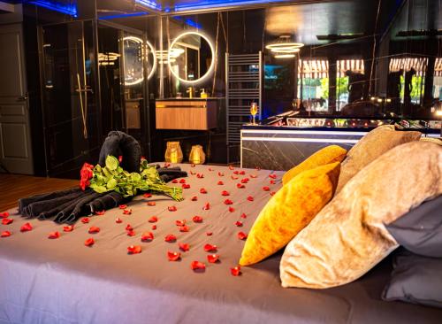 ROMANCE ROOM & LOVE - JACUZZI - PARKING - Menton