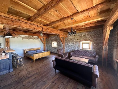 Ein Bett oder Betten in einem Zimmer der Unterkunft Farma Bláto - Apartmány Sýpka a glamping