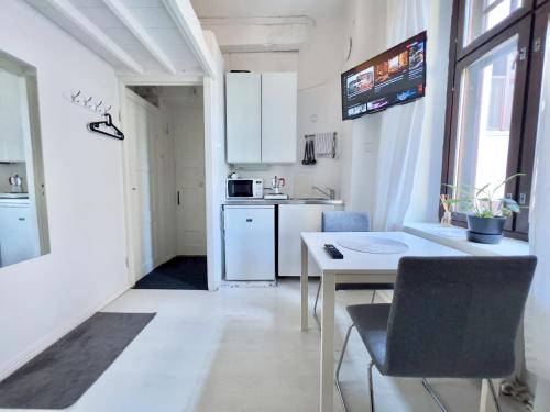 Dapur atau dapur kecil di Dainty Central Apartment Helsinki