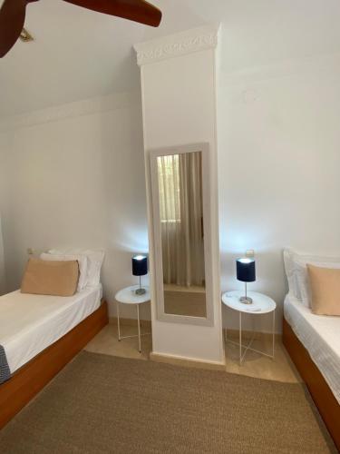 a bedroom with two beds with a mirror and two lamps at Marbella Beach Front Edificio Mayoral Centro Ciudad y Primera Línea Playa Muy Amplio y Espacioso in Marbella