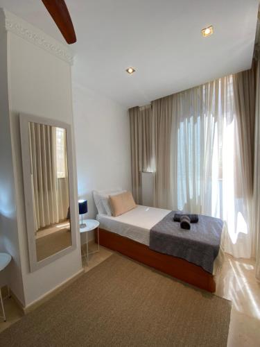 a bedroom with a bed and a large window at Marbella Beach Front Edificio Mayoral Centro Ciudad y Primera Línea Playa Muy Amplio y Espacioso in Marbella