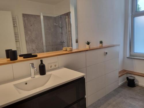 Gambar di galeri bagi maremar - Style-Loft am Ferberturm - 2 Schlafzimmer - Luxus Boxspringbett - Arbeitsplätze - Highspeed WLAN di Gera