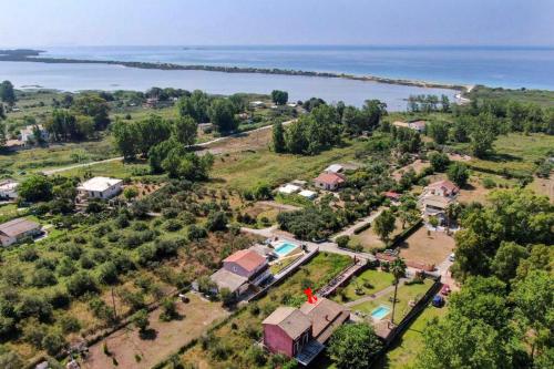 Gallery image of Villa Sofia near the beach in Halikounas