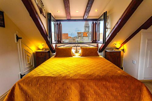 Katil atau katil-katil dalam bilik di Old town Villa TROGIR STARS with free parking