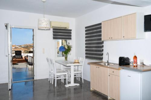 Gallery image of Anixi Lounge Suites - Adults Only in Ornos