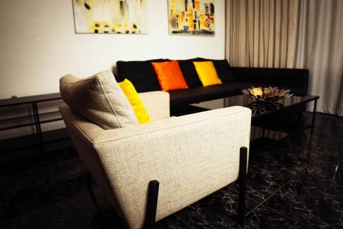 Residenciales H1 & H2 - Breakfast & Room Service - Airport close