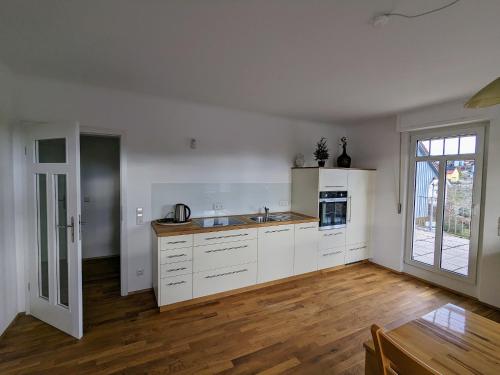 Kuchyň nebo kuchyňský kout v ubytování Ferienwohnung in alter Villa
