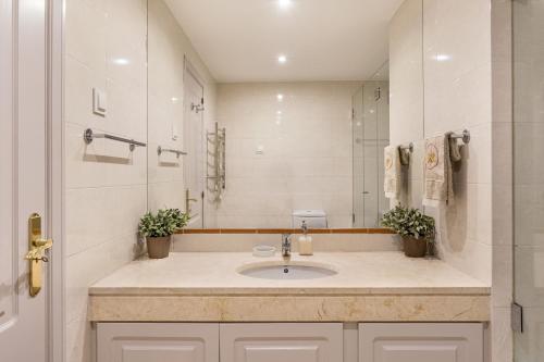 Saldanha City Retreat 2BR & Parking by Host For Us