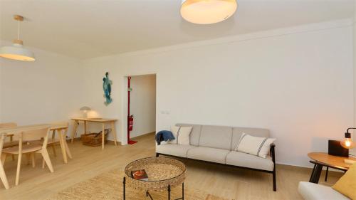 Fig Villa- CleverDetails, Sleep 8, Pool, Children Playground, Ténis court