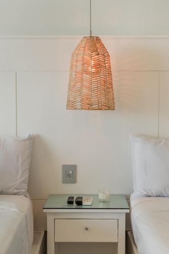 Posezení v ubytování The Ocean Vibes Suites by Casa Paraiso
