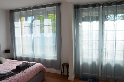 Ένα ή περισσότερα κρεβάτια σε δωμάτιο στο La chambre au piano
