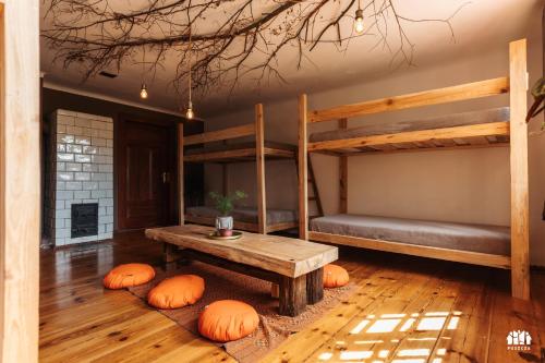 a room with two bunk beds and a table at Puszcza - Przestrzeń Kreatywna in Andrzejów