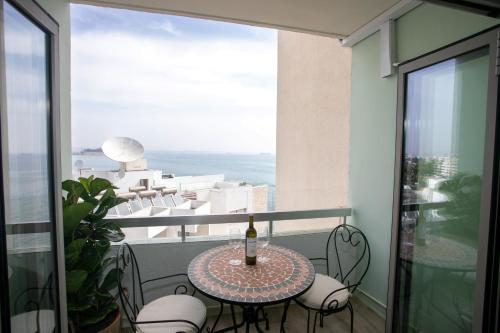 Palmove Luxurious Beachfront Apt