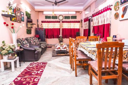 Posezení v ubytování 4 BHK Furnished Flat - Near Charminar and Salar Jung Museum