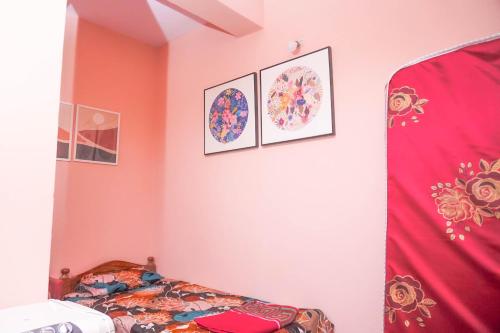 Postel nebo postele na pokoji v ubytování 4 BHK Furnished Flat - Near Charminar and Salar Jung Museum