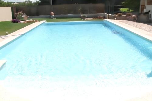 Πισίνα στο ή κοντά στο Maison de 2 chambres avec piscine partagee jardin clos et wifi a Aubignan