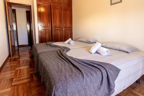 Ένα ή περισσότερα κρεβάτια σε δωμάτιο στο Guest H4U POVOA PRACA JOAO 23
