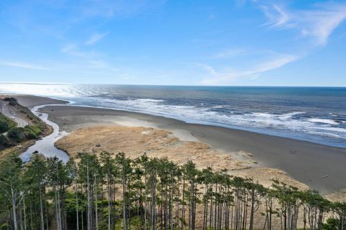an aerial view of a beach next to the ocean at Solitude by Seabrook Hospitality in Pacific Beach