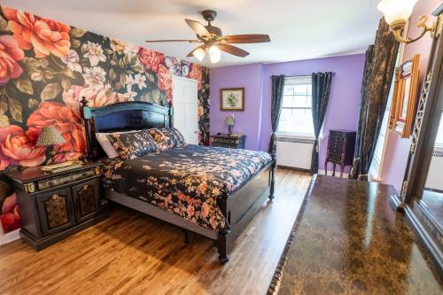 a bedroom with a bed and a ceiling fan at Cardinal Inn Romantic Room in Cornwall