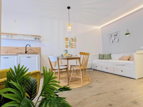 Apartments Gin & Tonic