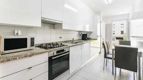 Spacious Lumiar 3BR by LovelyStay