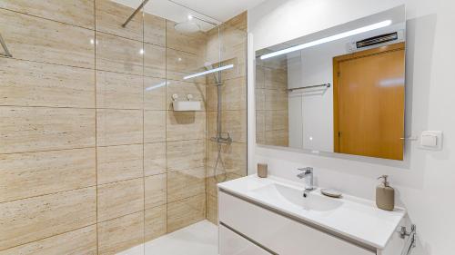 Spacious Lumiar 3BR by LovelyStay