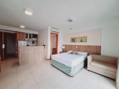 a bedroom with a bed and a couch in it at Saint Moritz Brasília - Flat Particular 704 - com Garagem in Brasilia